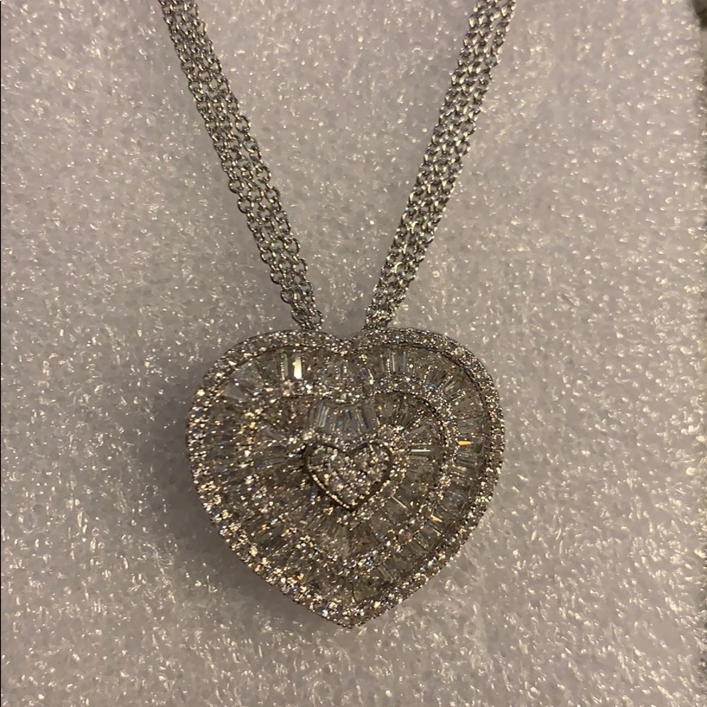 Heart shaped clear gemstone necklace